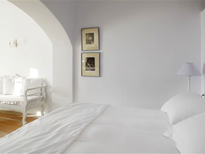 Kirini Suites & Spa