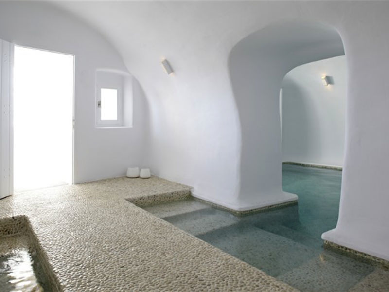 Kirini Suites & Spa