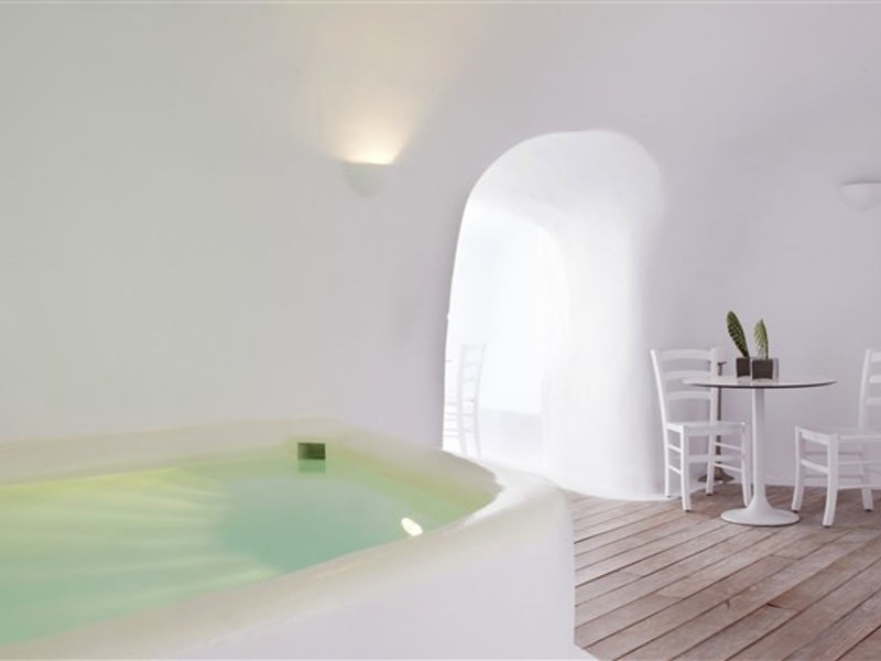 Kirini Suites & Spa