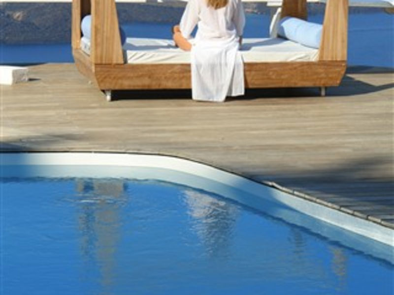 Kirini Suites & Spa