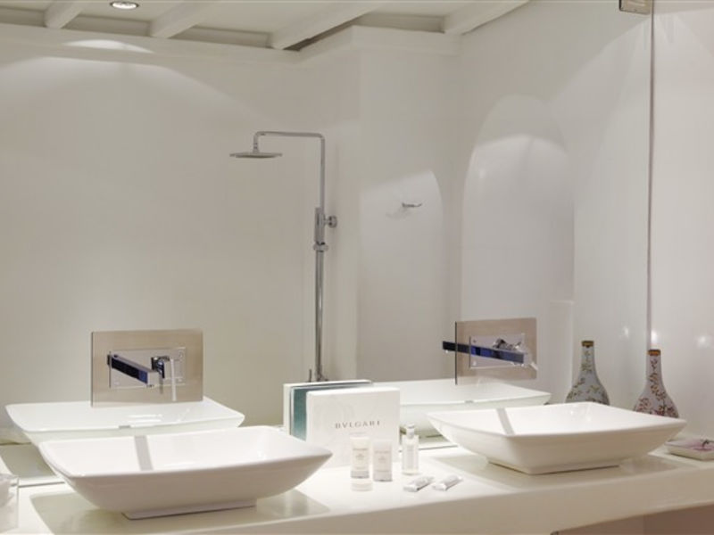 Kirini Suites & Spa