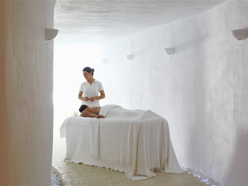 Kirini Suites & Spa
