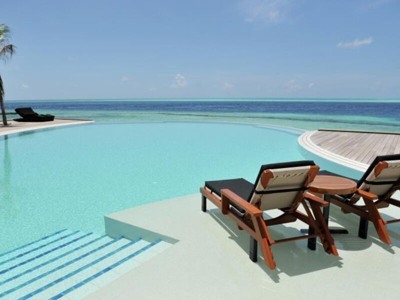 Komandoo Island Resort