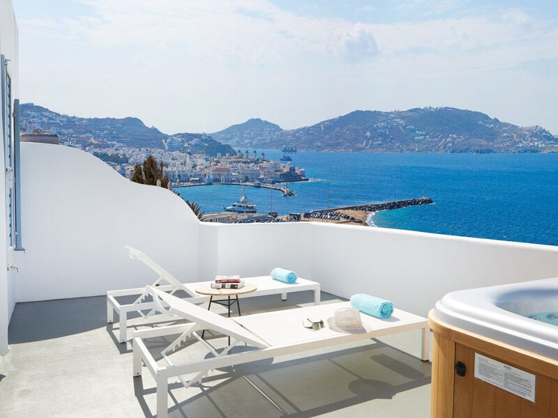 Kouros Hotel And Suites