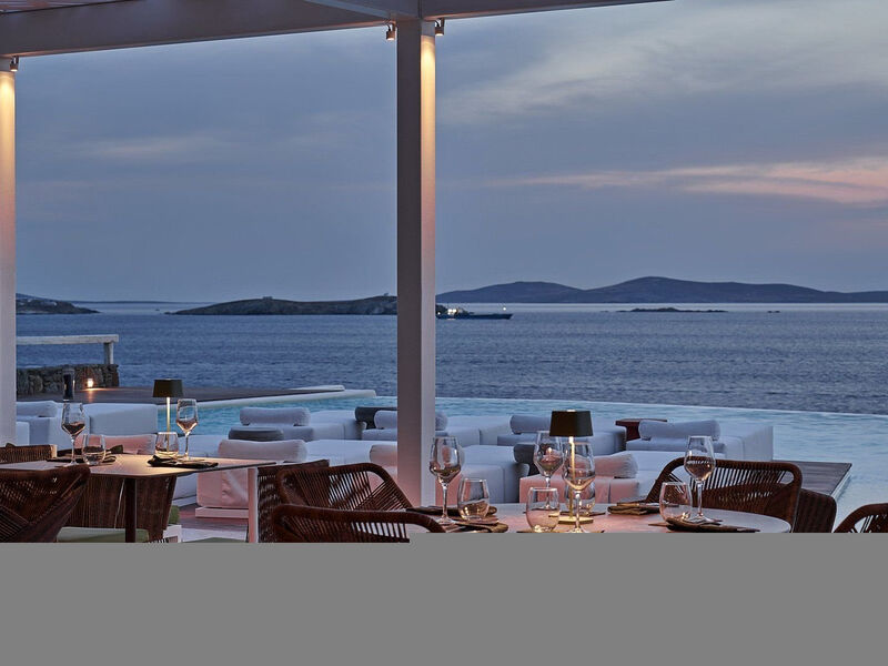 Kouros Hotel And Suites