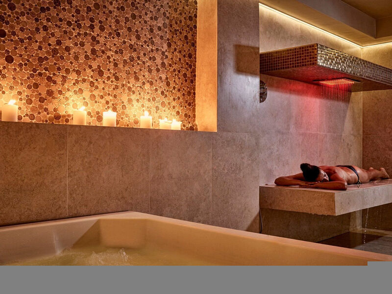 Kouros Hotel And Suites