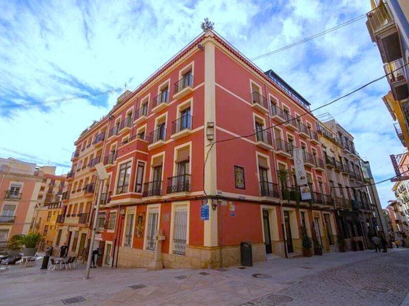 La Milagrosa Hotel and Apartments