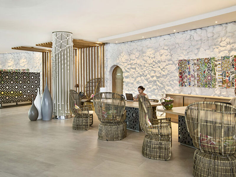 La Pirogue Resort & Spa
