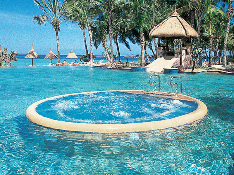 La Pirogue Resort & Spa