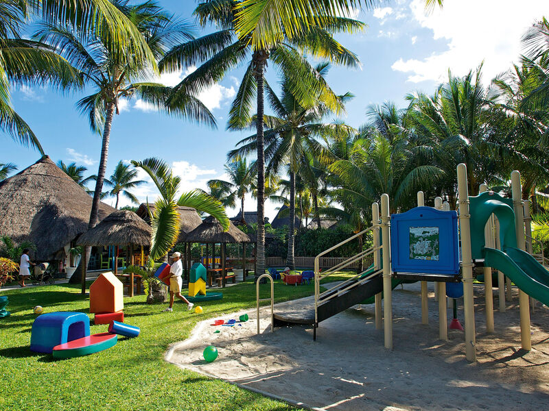 La Pirogue Resort & Sun Spa