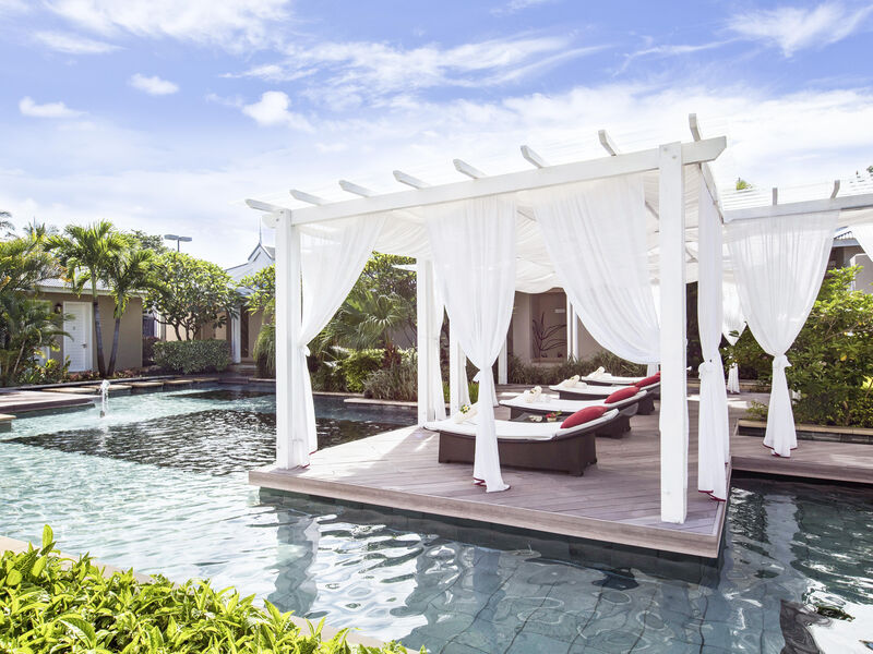 La Pirogue Resort & Sun Spa