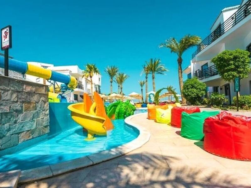 La Rosa Waves Beach & Aqua Park
