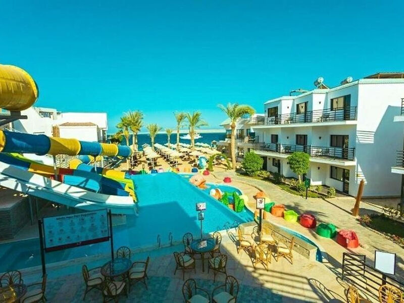 La Rosa Waves Beach & Aqua Park