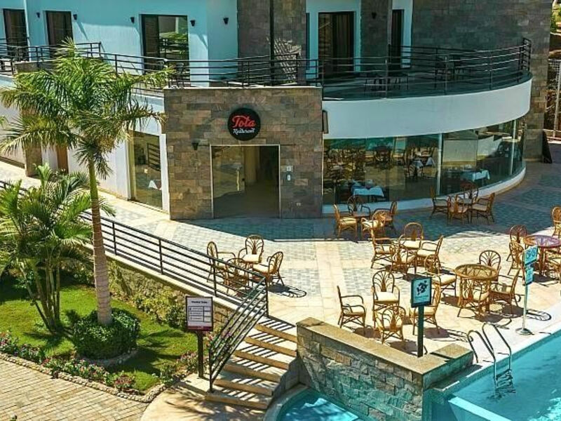 La Rosa Waves Beach & Aqua Park