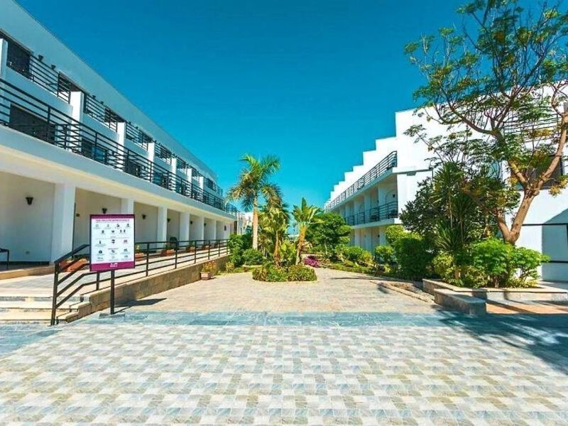 La Rosa Waves Beach & Aqua Park