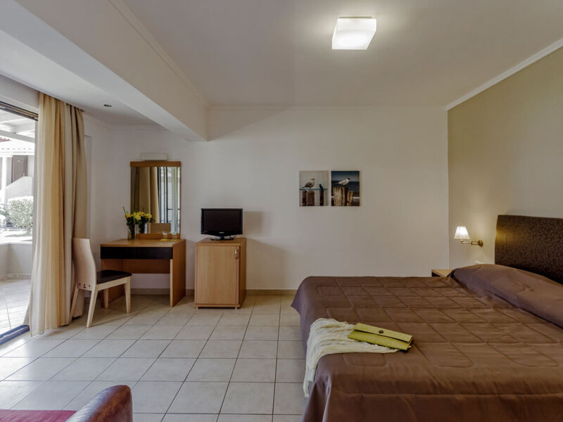 Hotel Lagomandra Beach