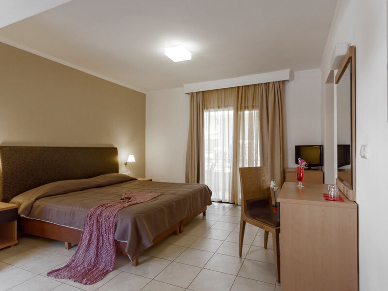 Hotel Lagomandra Beach
