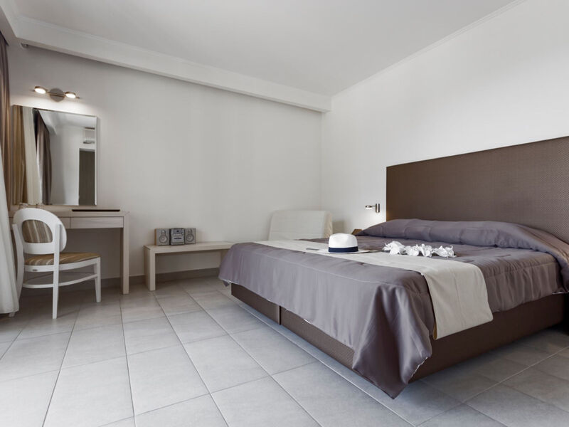 Hotel Lagomandra Beach
