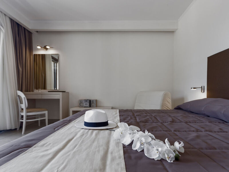Hotel Lagomandra Beach
