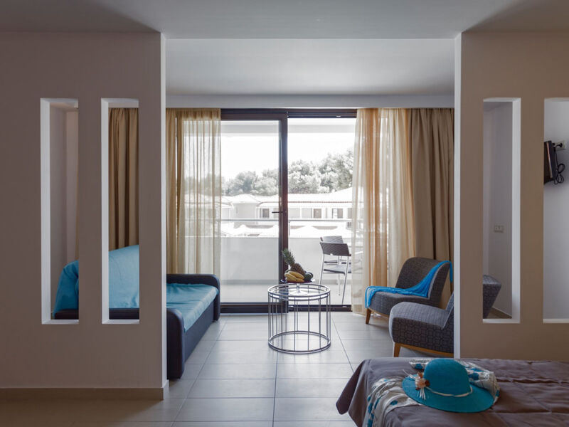 Hotel Lagomandra Beach