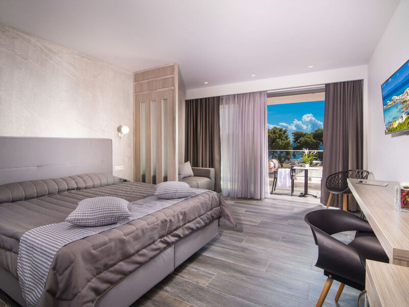 Hotel Lagomandra Beach