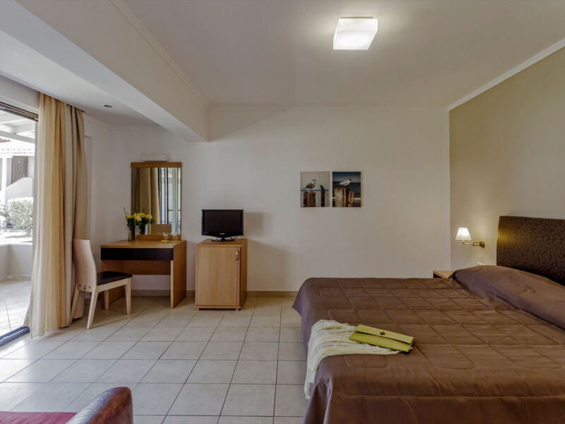 Hotel Lagomandra Beach