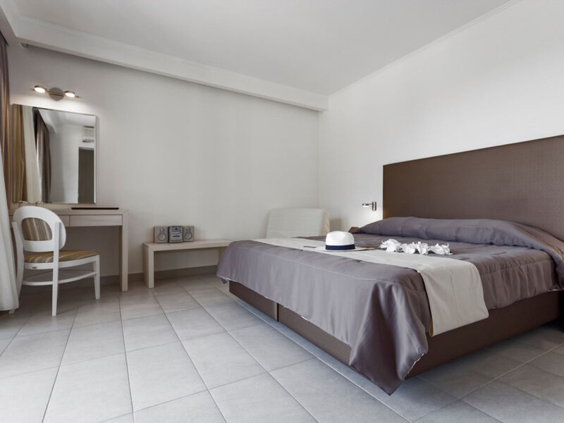 Hotel Lagomandra Beach