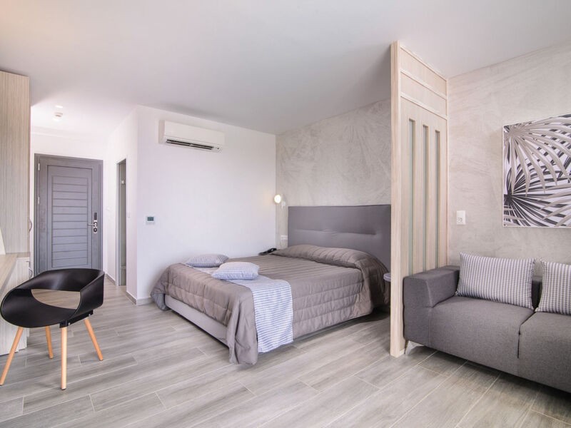 Hotel Lagomandra Beach
