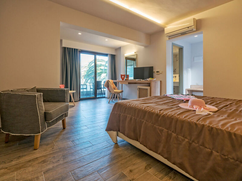 Hotel Lagomandra Beach