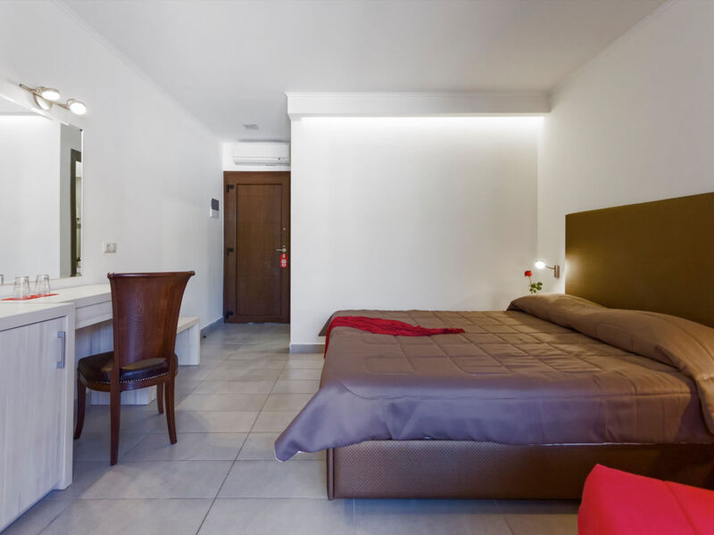 Hotel Lagomandra Beach