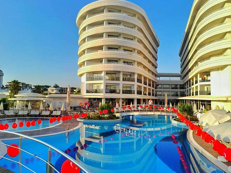 Laguna Beach Alya Resort