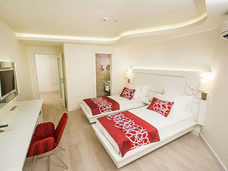 Laguna Beach Alya Resort