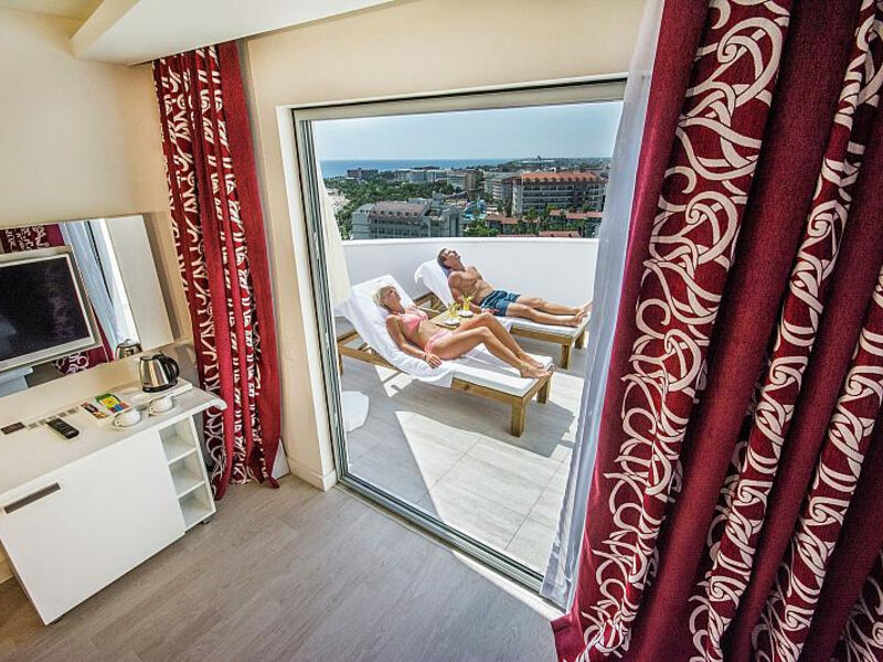 Laguna Beach Alya Resort