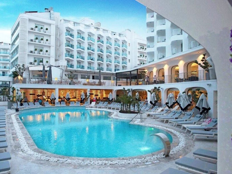 Lalila Blue Suites