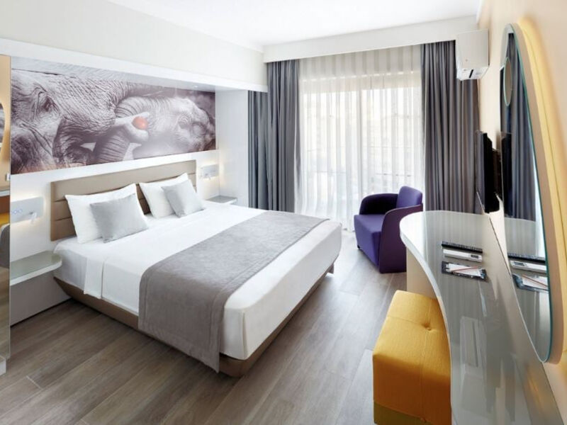 Lalila Blue Suites