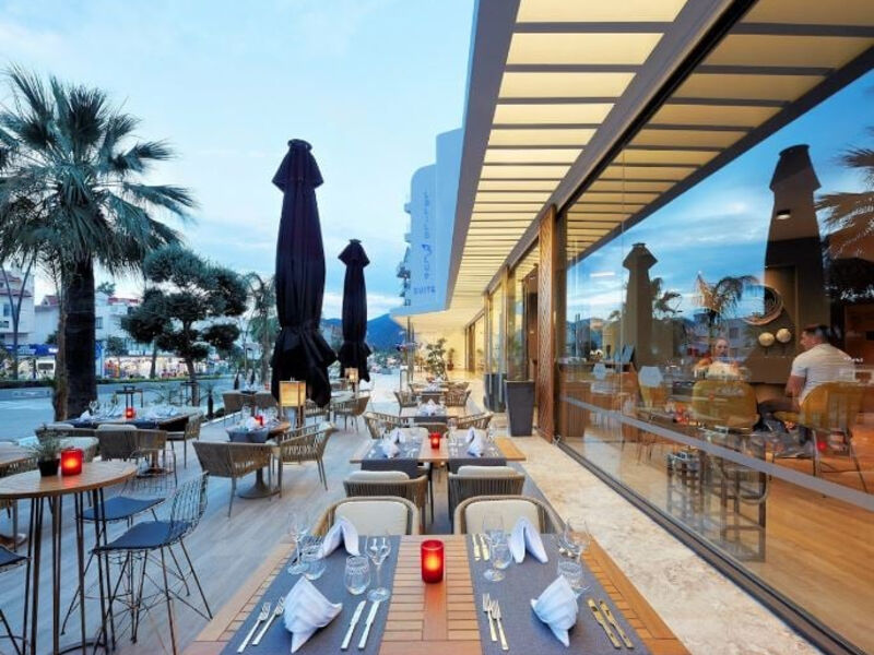 Lalila Blue Suites