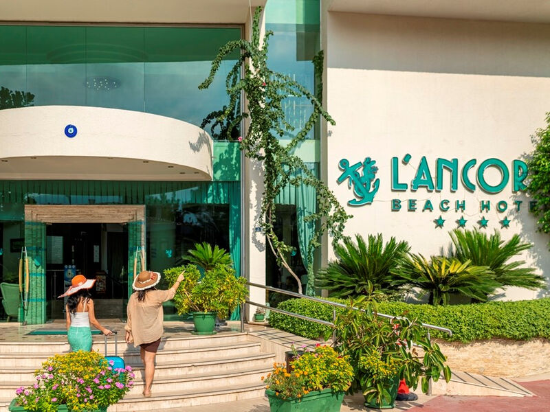 L'Ancora Beach Hotel