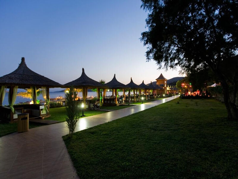 Latanya Beach Resort - Rodinný Pokoj