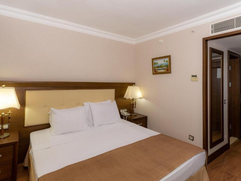 Latanya Park Resort