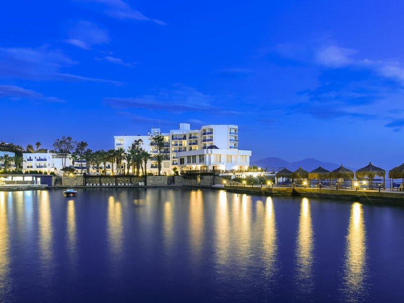 Le Bleu Hotel & Resort