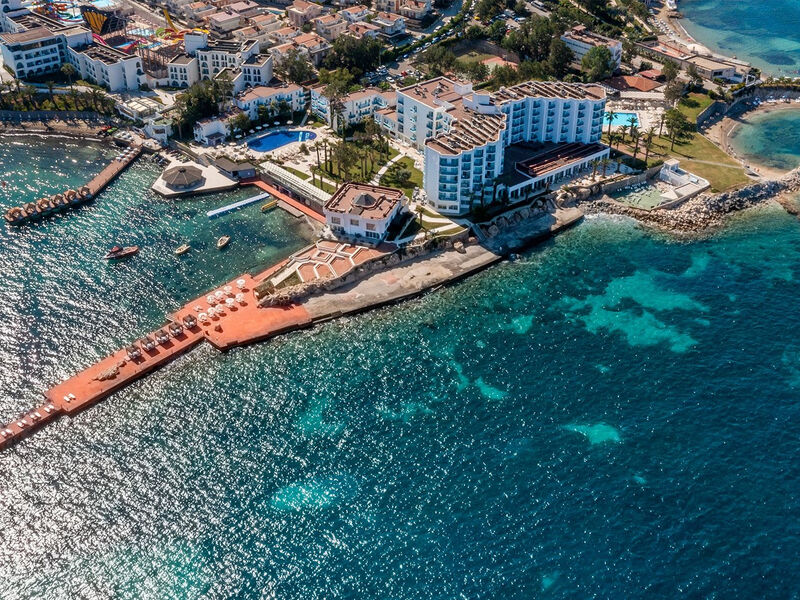 Le Bleu Hotel & Resort