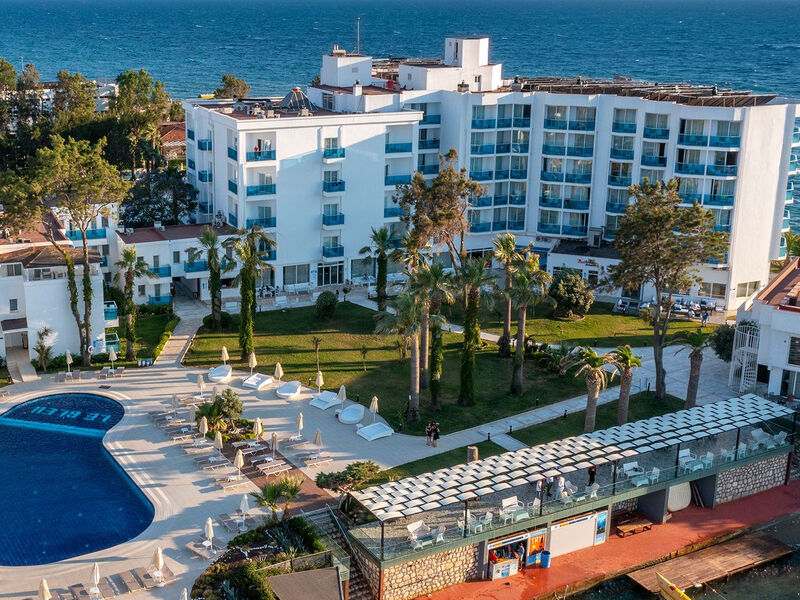 Le Bleu Hotel & Resort