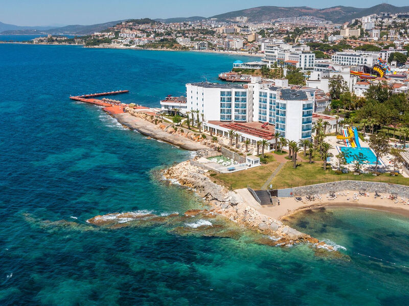 Le Bleu Hotel & Resort