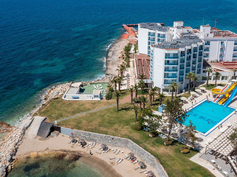 Le Bleu Hotel & Resort