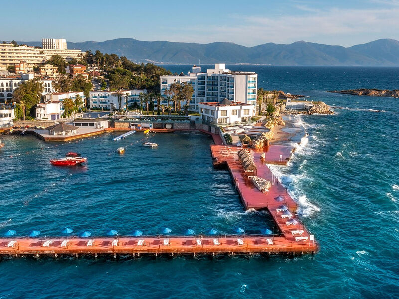 Le Bleu Hotel & Resort
