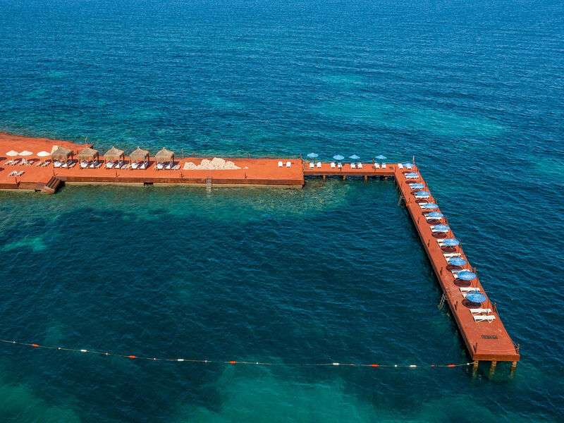 Le Bleu Hotel & Resort