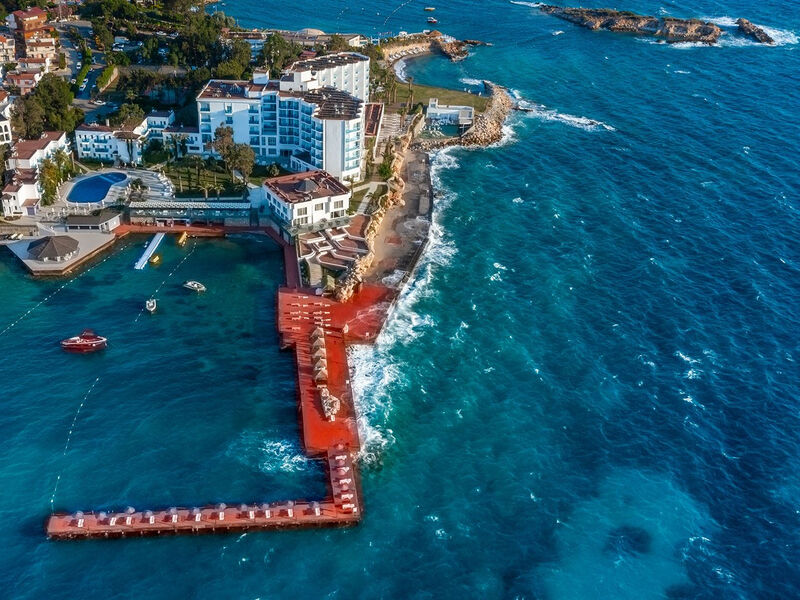Le Bleu Hotel & Resort