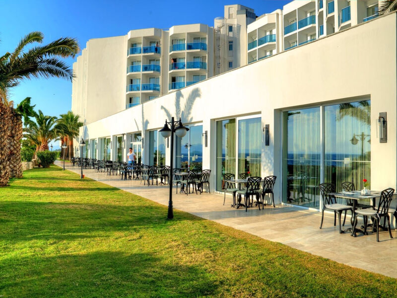 Le Bleu Hotel & Resort