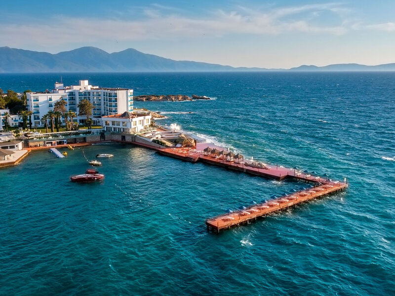 Le Bleu Hotel & Resort
