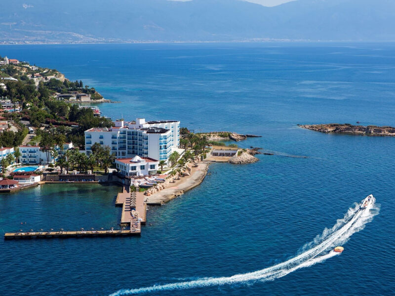 Le Bleu Hotel & Resort